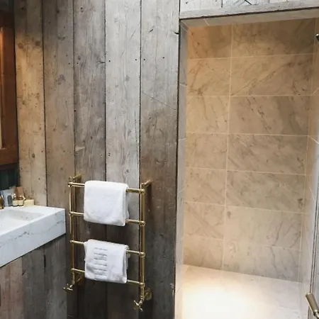 Riverside 2 Bed With Paddle Boards & Bikes