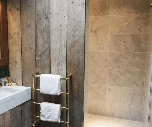 Riverside 2 Bed With Paddle Boards & Bikes