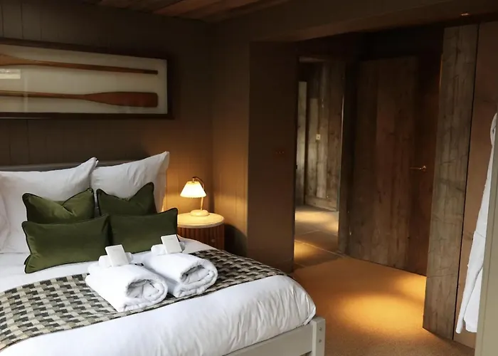 Apartman Riverside 2 Bed With Paddle Boards & Bikes *