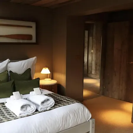 Apartmán Riverside 2 Bed With Paddle Boards & Bikes *