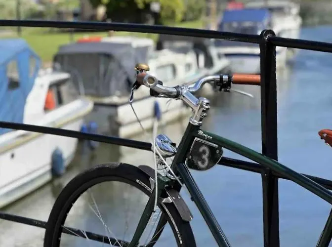 Riverside 2 Bed With Paddle Boards & Bikes בריסטול