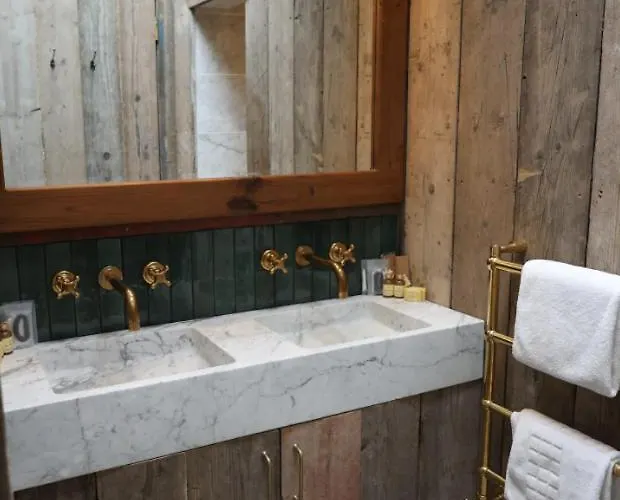 Riverside 2 Bed With Paddle Boards & Bikes *